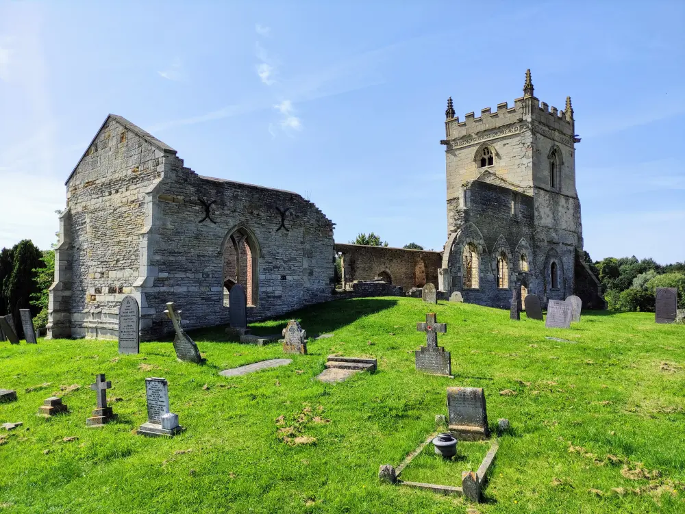 Photo de Restes de l'église de St Mary - Historic England / Ian Ross