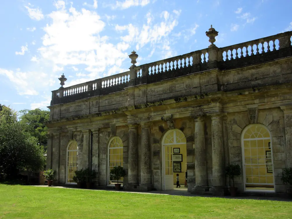Photo de Orangerie attachée au sud-est de Dyrham House - Historic England