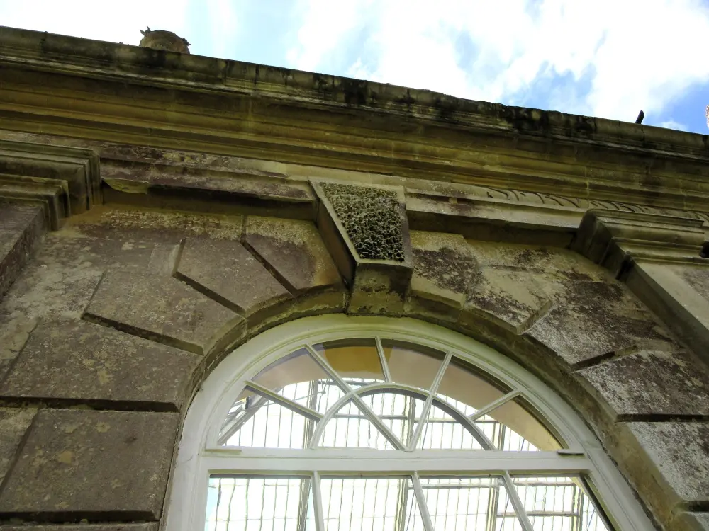 Photo de Orangerie attachée au sud-est de Dyrham House - Historic England