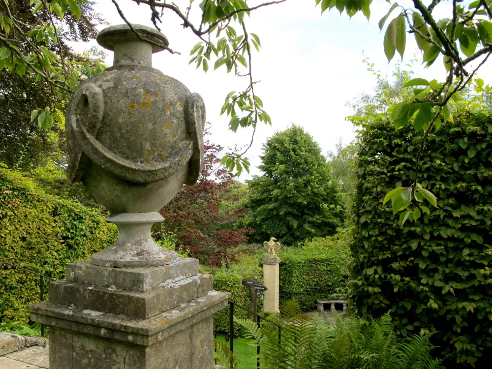 Photo de Claverton Manor (The American Museum) et murs d'écran au nord et au sud - Historic England