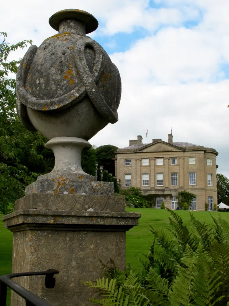 Photo de Claverton Manor (The American Museum) et murs d'écran au nord et au sud - Historic England