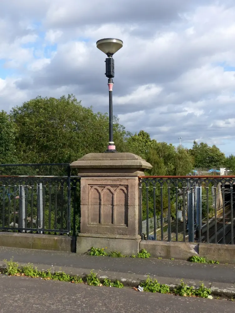 Photo de Bridge Galton, y compris le pont ferroviaire attaché, Roebuck Lane Birmingham Canal Birmingham - Historic England / Alan Murray-Rust