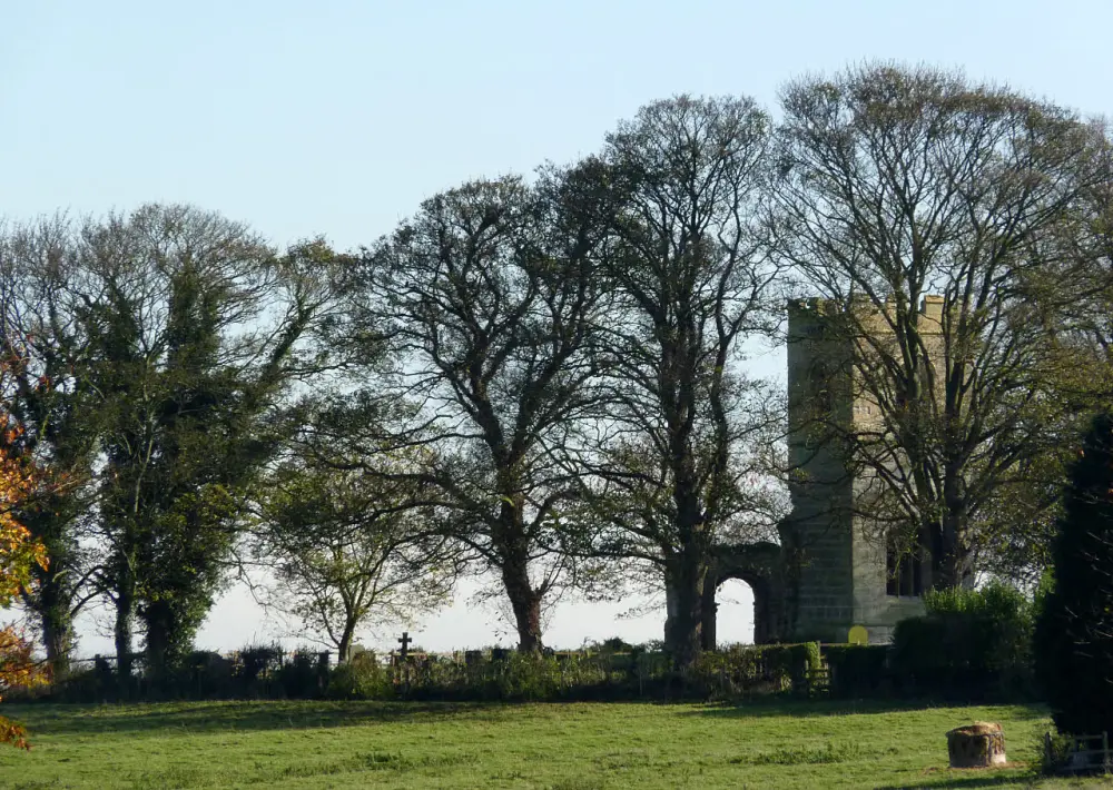 Photo de Restes de l'église de St Helen - Historic England / Alan Murray-Rust