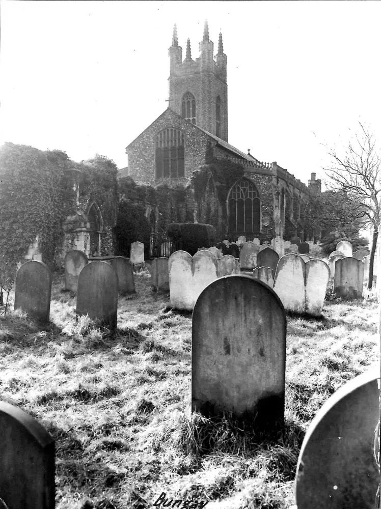 Photo de Église de St Mary (y compris les ruines du couvent bénédictin) - Historic England