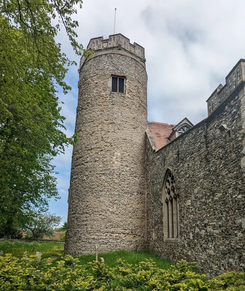Photo de Église de la Sainte Trinité - Historic England