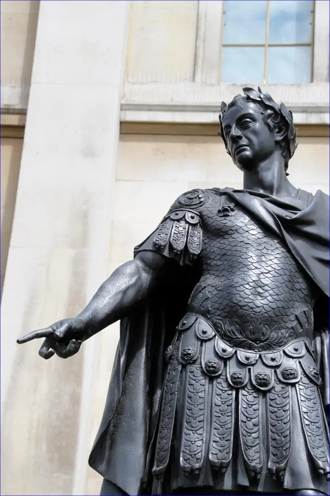 Photo de Statue de James II devant la National Gallery West Wing - Historic England / Charles Watson