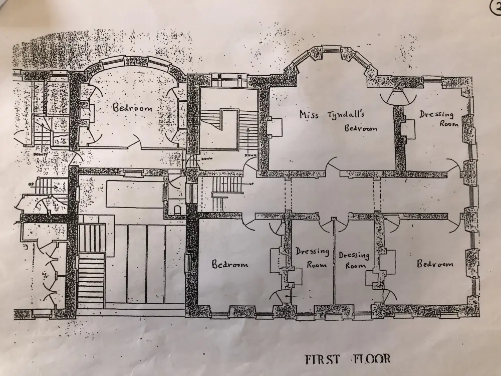 Photo de Fort royal et balustrades de pas de front attaché - Historic England