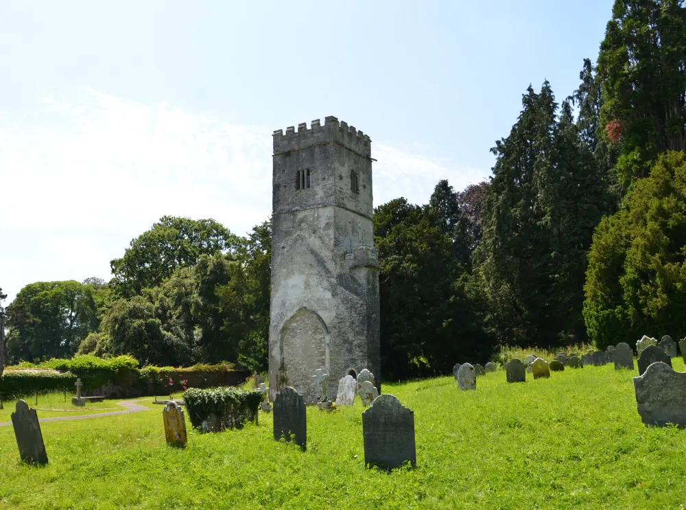 Photo de Tour de l'ancienne église de St Mary immédiatement à l'ouest de Dartington Hall - Historic England / Brian Mawdsley