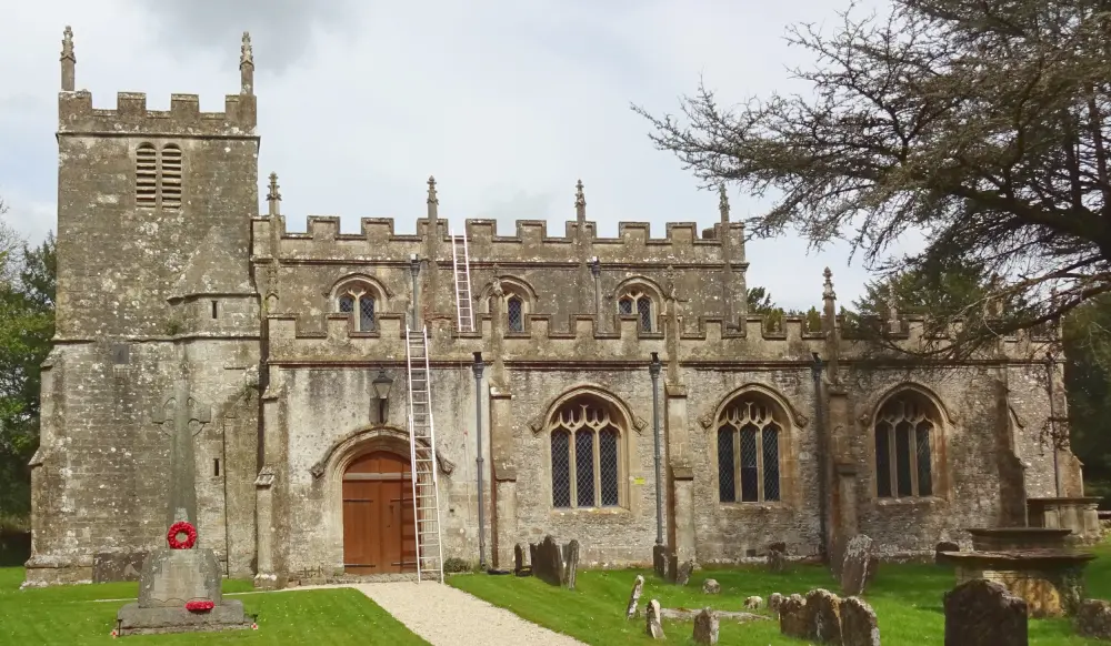 Photo de Église de la Sainte Trinité - Historic England