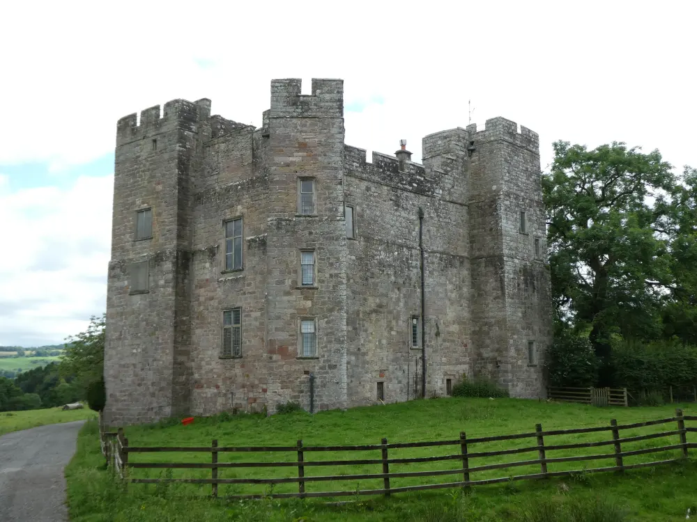 Photo de Château de dacre - Historic England