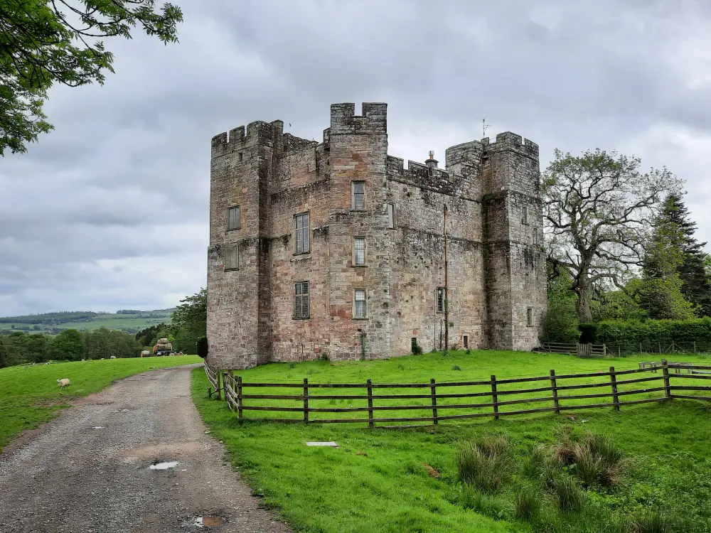 Photo de Château de dacre - Historic England