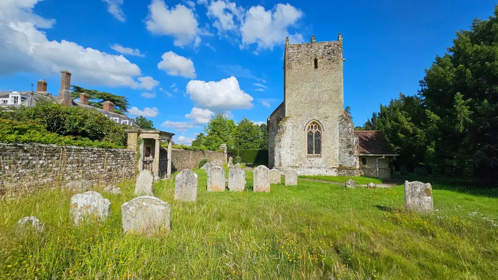 Photo de L'église paroissiale de tous les reliques - Historic England / Graeme DUCKWORTH