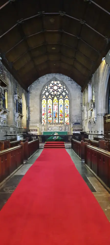 Foto de Iglesia de San Pedro y San Pablo - Historic England
