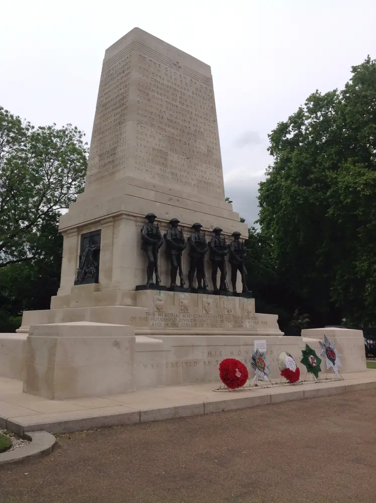 Photo de The Guards Memorial - Historic England / David Lovell