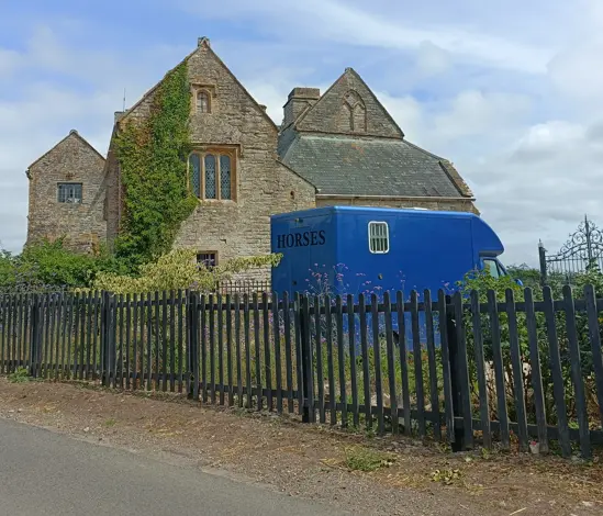 Photo de La maison de l'abbé, l'abbaye de Mashelney - Historic England
