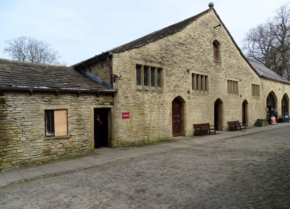 Photo de Grande grange vers 100 mètres à l'ouest de Gawthorpe Hall - Historic England / Phil Platt