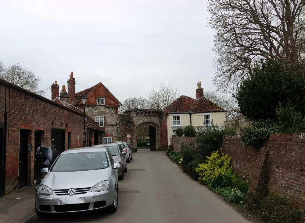 Photo de South ou Harnham Gate et South Gate House - Historic England / David Lovell