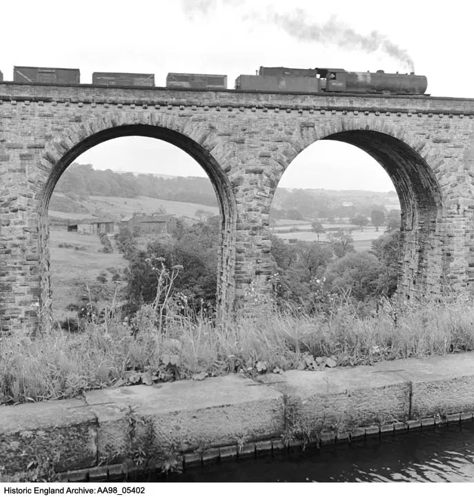 Photo de Canal de la forêt de pointe, aqueduc de Goyt - Historic England / Historic England Archive