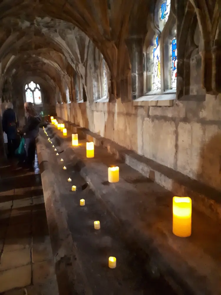 Foto di CHATERAL CHIUSTER E TAPETTO - Historic England