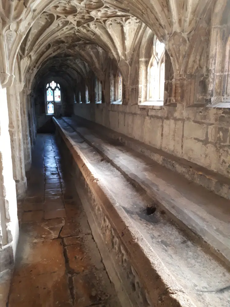 Foto di CHATERAL CHIUSTER E TAPETTO - Historic England