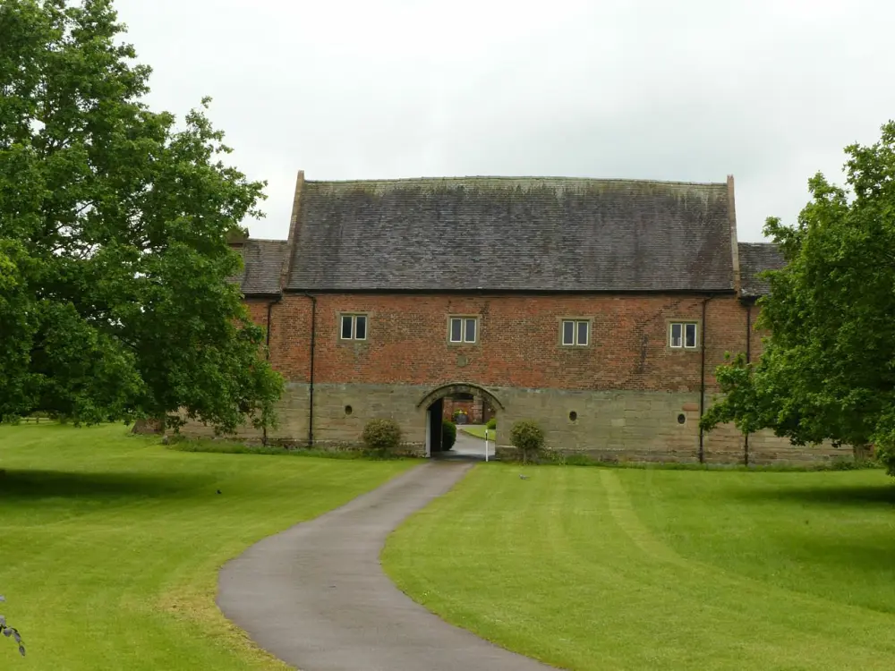 Photo de Gatehouse à Old Hall - Historic England / Alan Murray-Rust