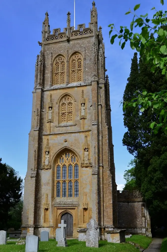 Foto von Kirche von St. Mary die Jungfrau - Historic England