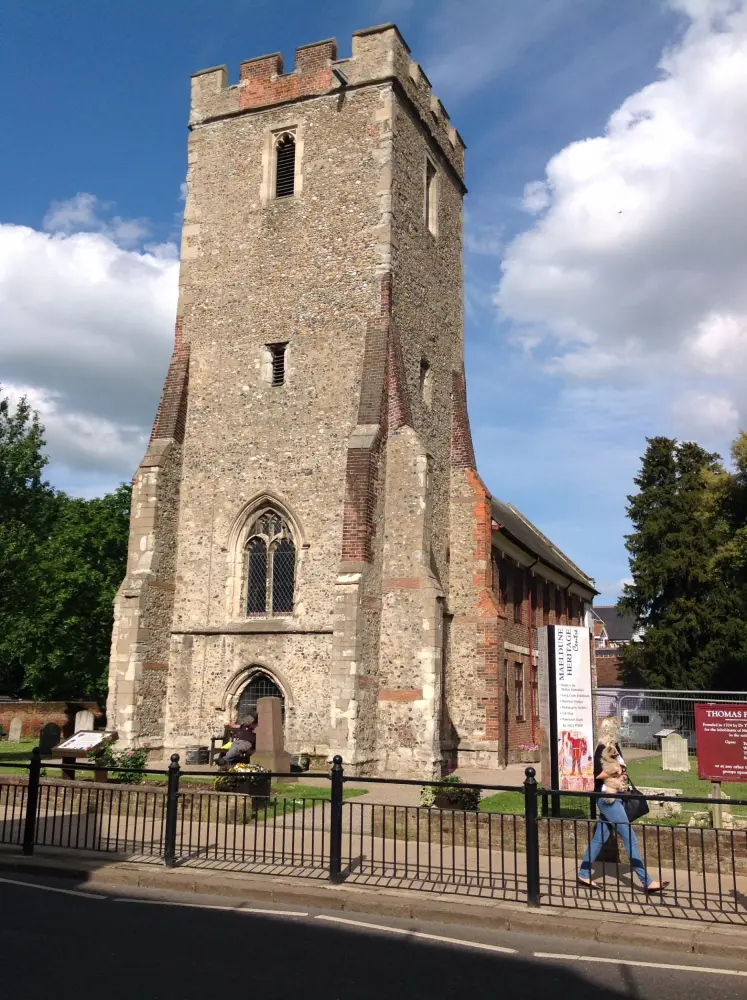 Photo de Bibliothèque de panache, y compris la tour de l'ancienne église de St Peter - Historic England