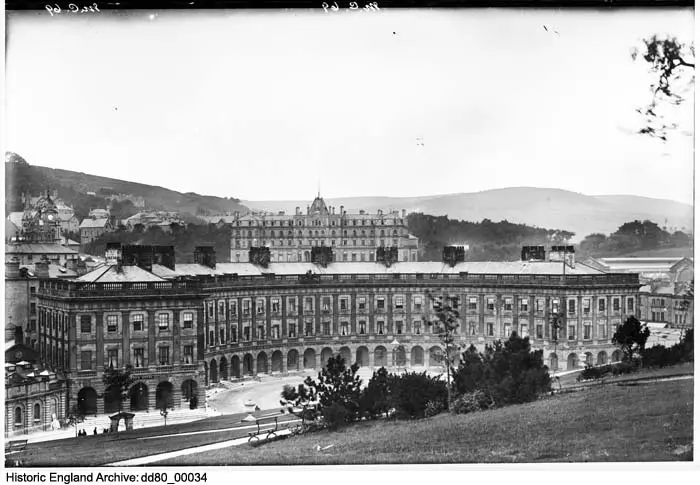 Photo de Le croissant - Historic England / Historic England Archive