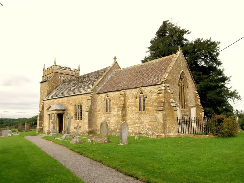 Photo de Église de la Sainte Trinité - Historic England