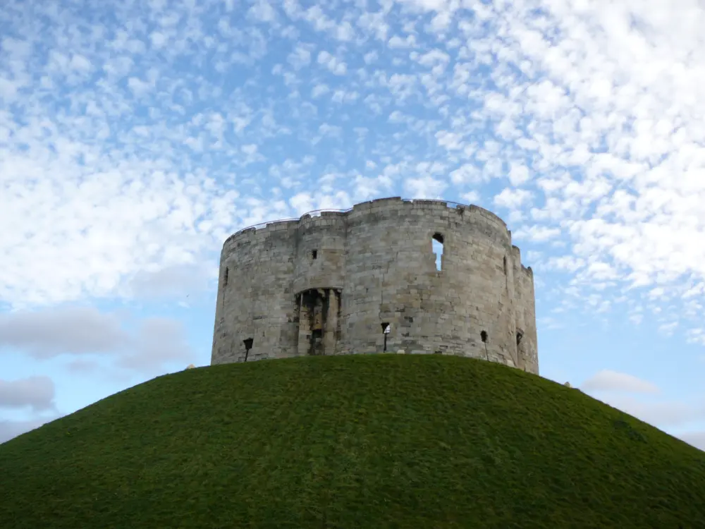 Photo de Tour Cliffords - Historic England / Frank & Julie Minshull