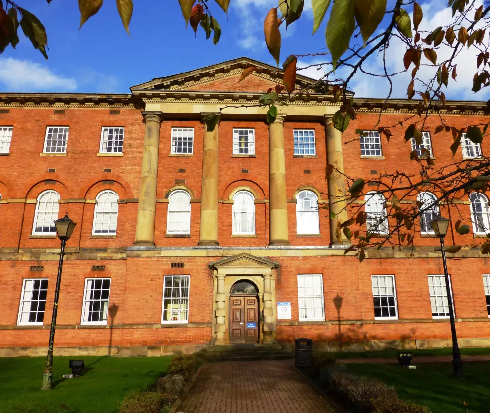 Photo de Hôpital Bootham Park: Front Range, 1886 Bloc de liaison, bâtiment en fin de C18, gamme 1817 et extension de 1908 - Historic England / Historic England North Listing Team