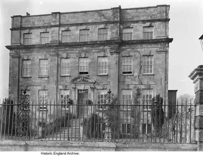 Photo de 68, la clôture - Historic England