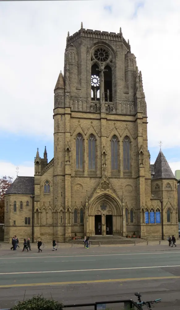 Photo de Église catholique romaine du Saint Nom de Jésus - Historic England / Barrie Price