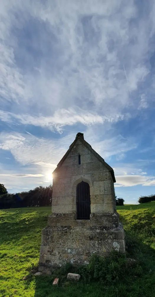 Photo de Notre-Dame's Well (dans le champ à environ 350 mètres à l'ouest de la route - Historic England