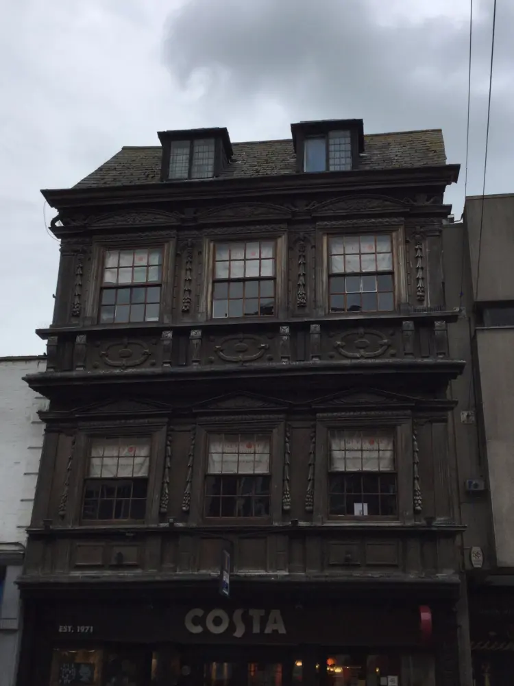Photo de 9 et 9a, rue Southgate - Historic England / Amanda  Hooper