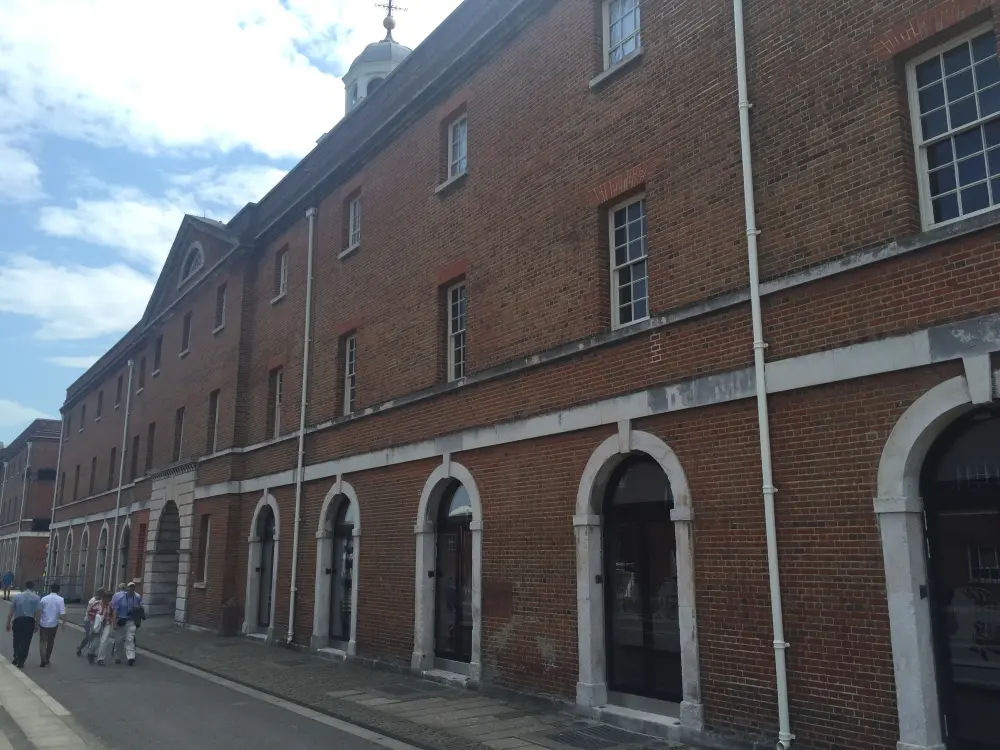 Photo de Numéro 10 magasin (bâtiment numéro 1/58) - Historic England