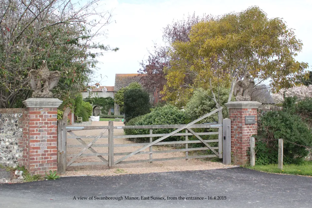 Photo de Swanborough Manor et Dovecot au nord-ouest de la maison - Historic England