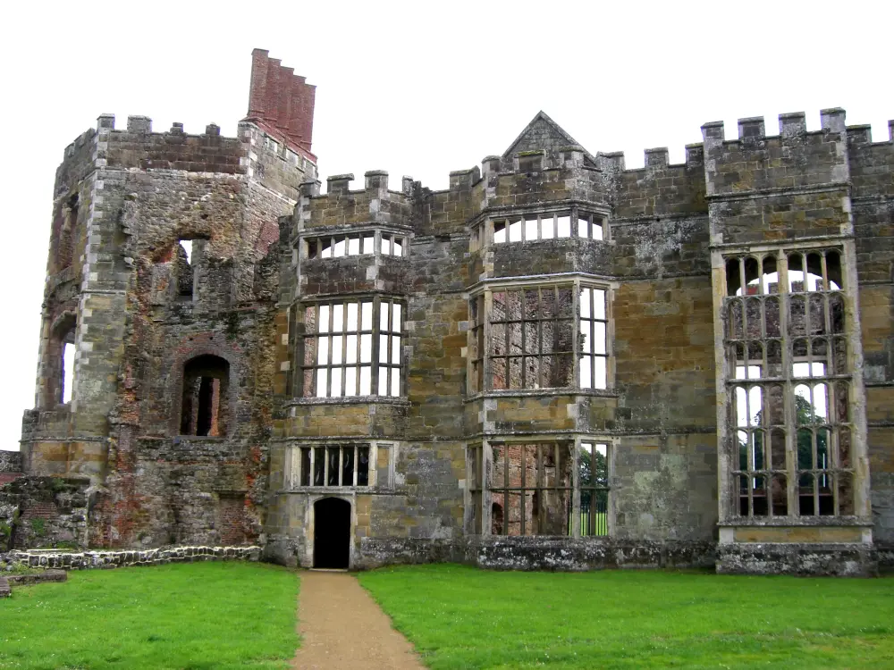 Photo de Les ruines de la maison Cowdray - Historic England