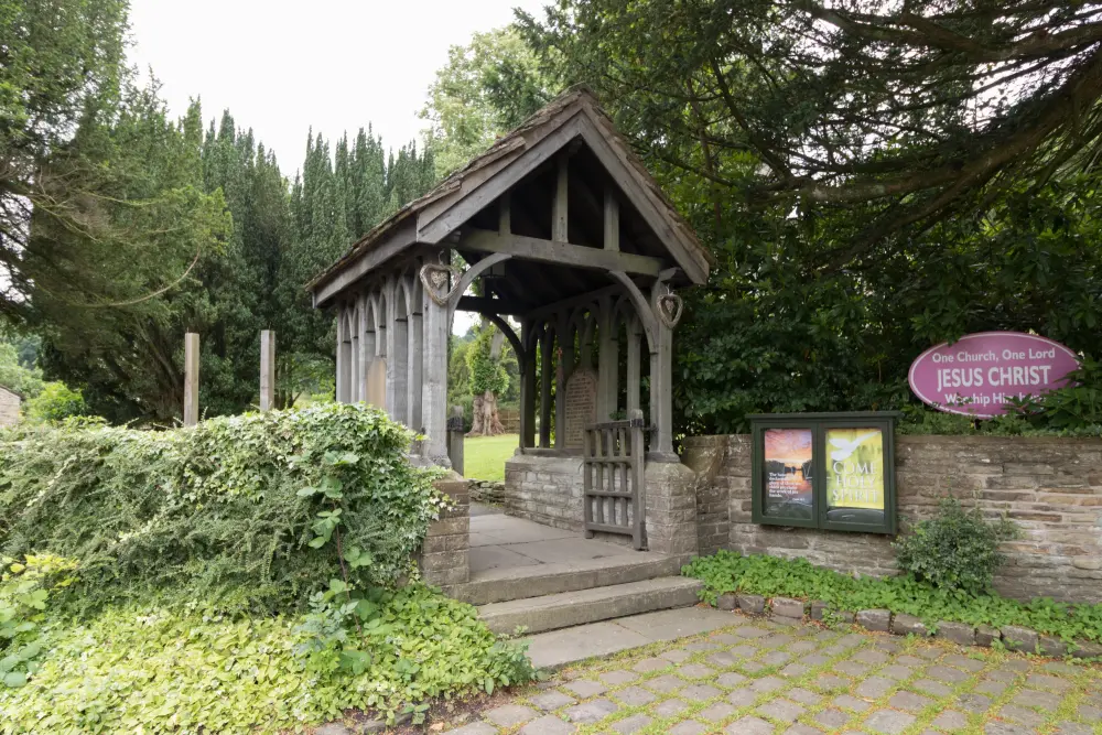 Photo de Église de St Christopher - Historic England / Barrie Price