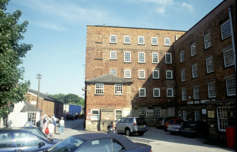 Photo de Darley Abbey Mills (complexe sud) Long Mill, Middle Mill, East Mill, West Mill, moteur et cheminée, péage, boutique à bobine et hangar de séchage - Historic England