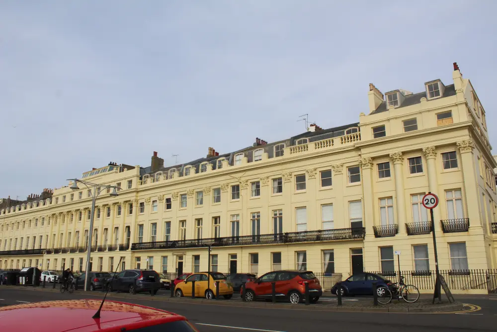 Photo de N ° 7-19 et garde-corps attachés - Historic England