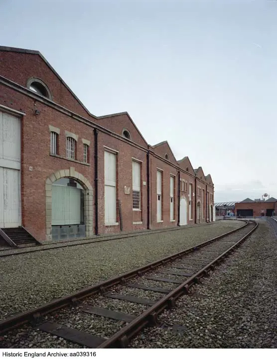 Photo de Old Warehouse au nord de l'ancienne gare de Liverpool Road - Historic England / Historic England Archive