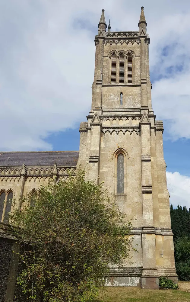 Photo de Église de la Sainte Trinité - Historic England