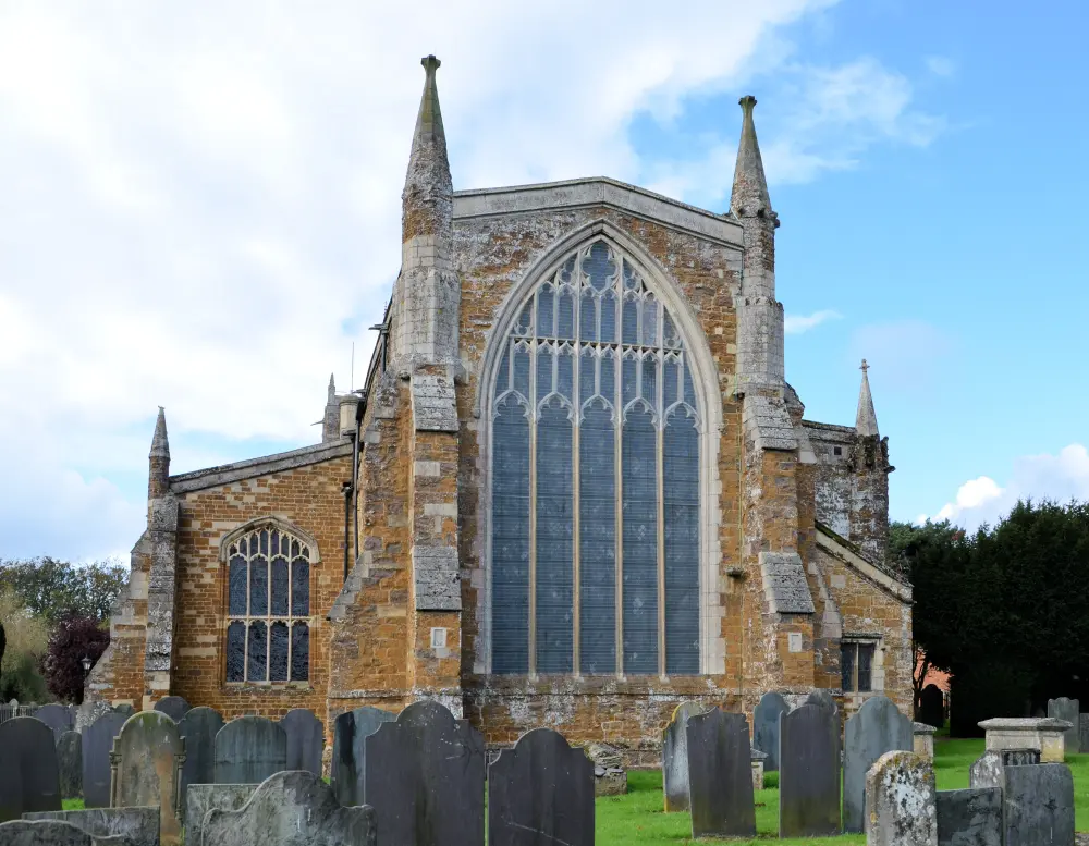 Photo de Église de la Sainte Trinité - Historic England