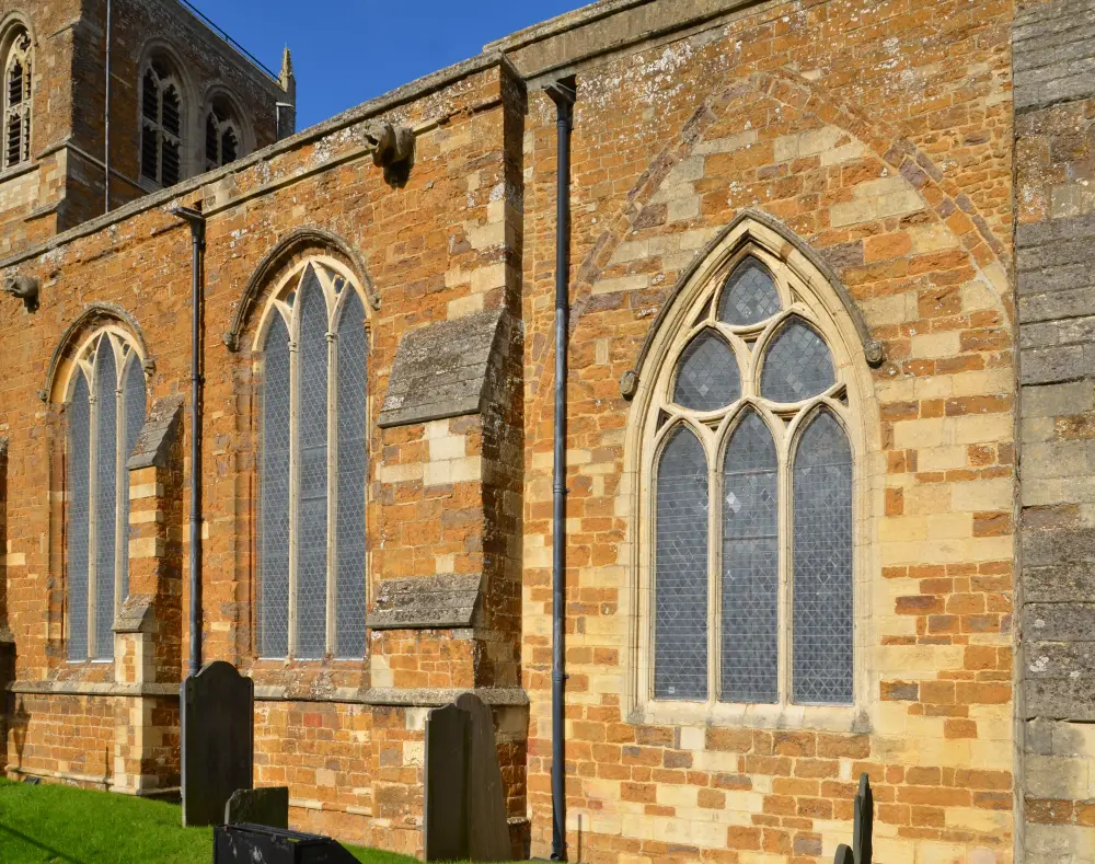 Photo de Église de la Sainte Trinité - Historic England