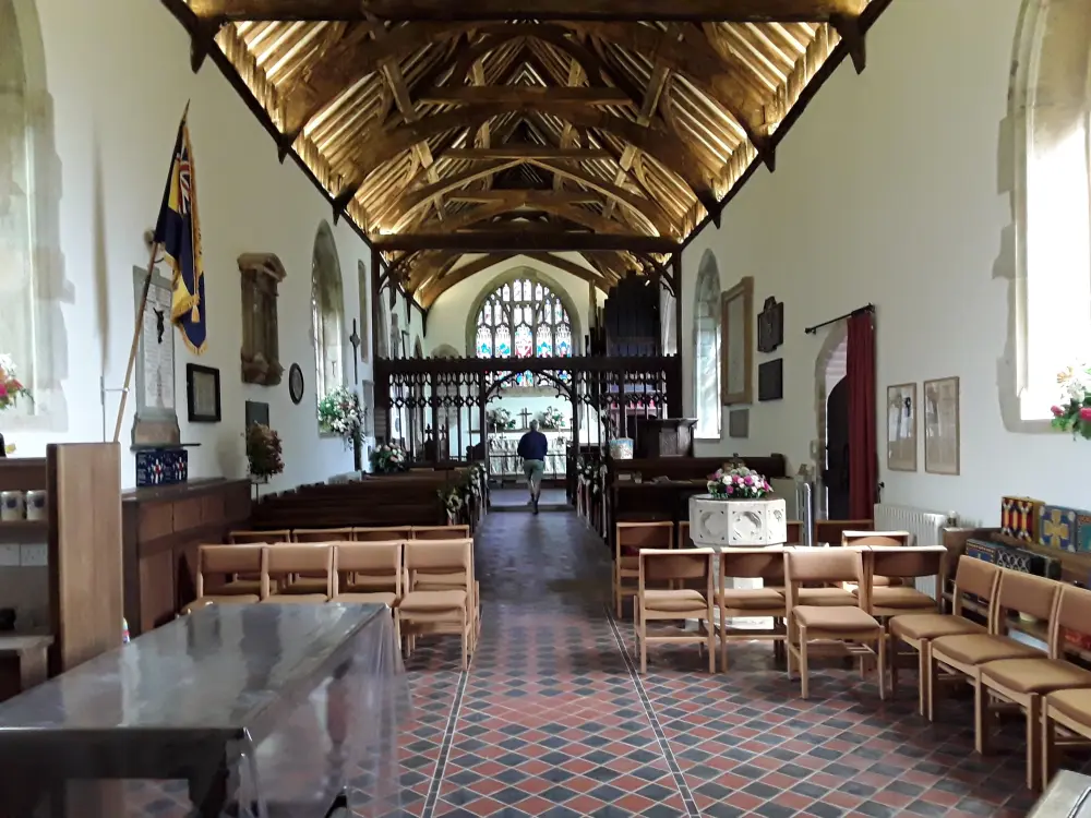 Foto de Iglesia de San Pedro y San Pablo - Historic England