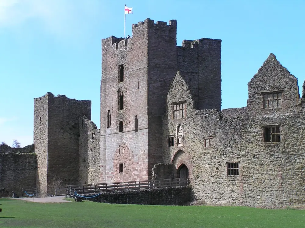 Photo de Castle de Ludlow, la structure debout reste - Historic England / Paul Adams