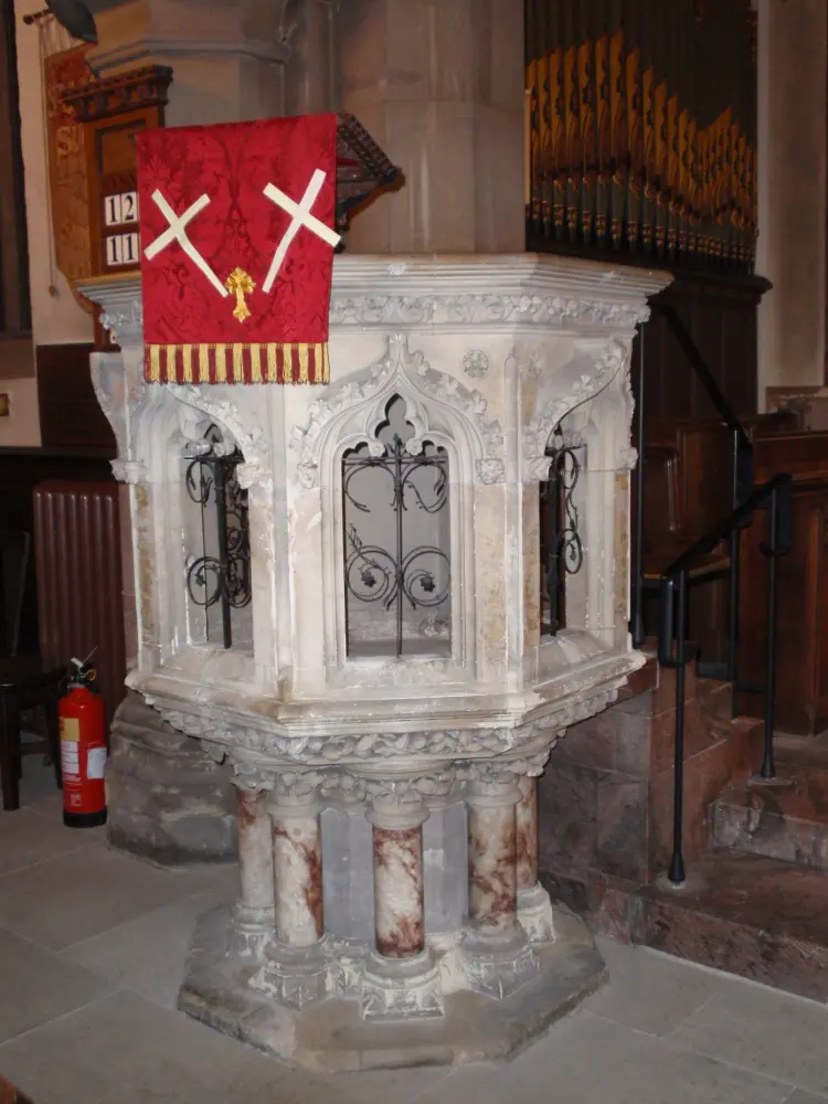 Photo de Église de St James et mur aux limites - Historic England