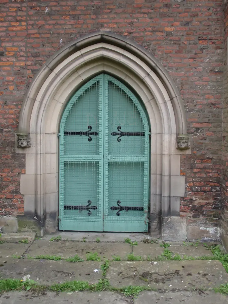 Photo de Église de St James et mur aux limites - Historic England
