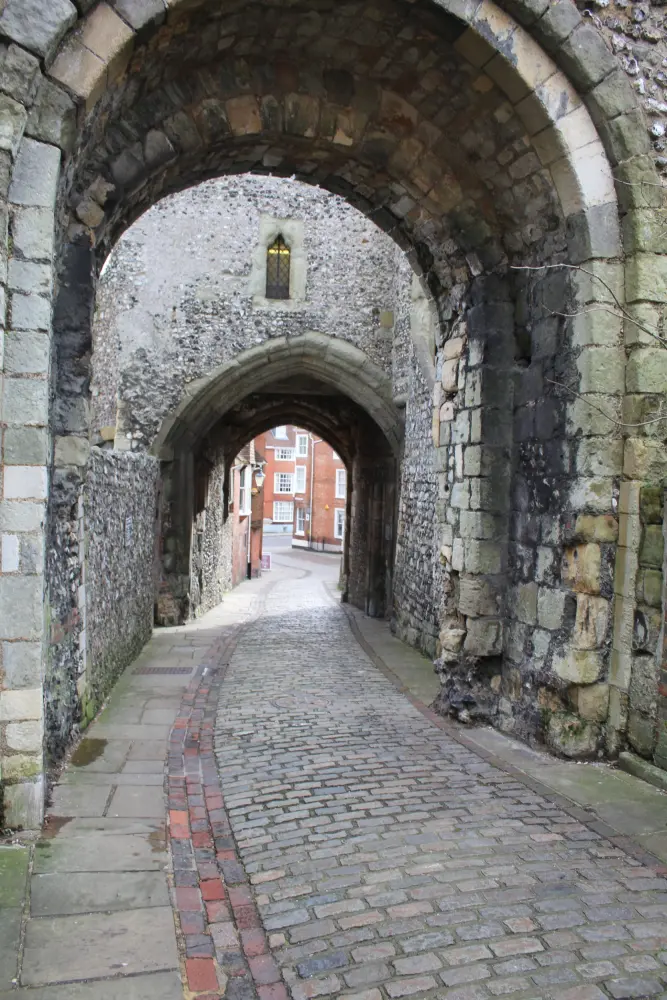 Photo de Restes de guérite intérieure et de murs à l'est et à l'ouest - Historic England